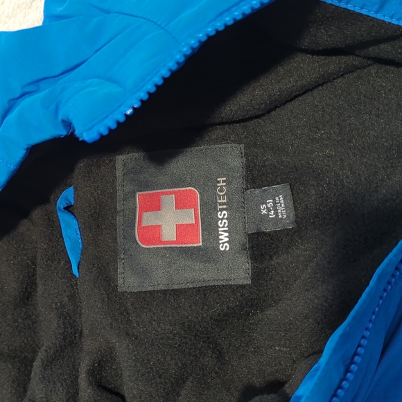 Swiss Tech (size Y4-5) XS kids blue winter puffer jacket - Picture 2 of 3